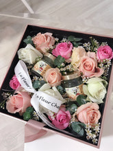 Load image into Gallery viewer, Fresh flower box birthday bouquet Singapore
