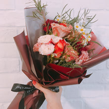 Load image into Gallery viewer, [Mother's Day Preorder] Fresh flower - Royal red medium sized flower bouquet
