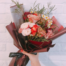 Load image into Gallery viewer, [Mother's Day Preorder] Fresh flower - Royal red medium sized flower bouquet
